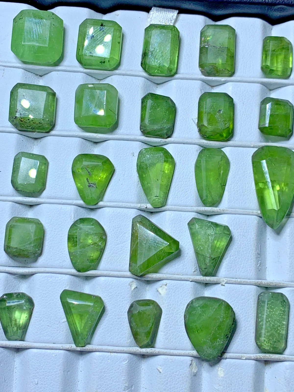 Green Peridot Crystal Specimen Lot — 165 ct, Pakistan