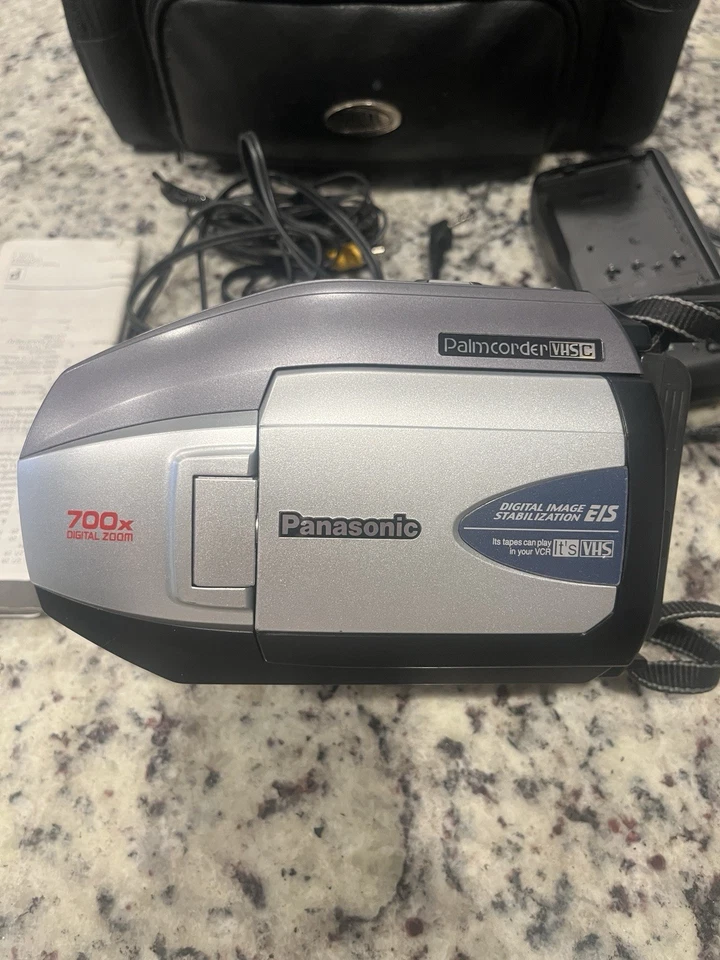 Panasonic Palmcorder VHS-C PV-L352D 700x Zoom + Charger Bag Battery Cords Tapes - Image 2 of 3