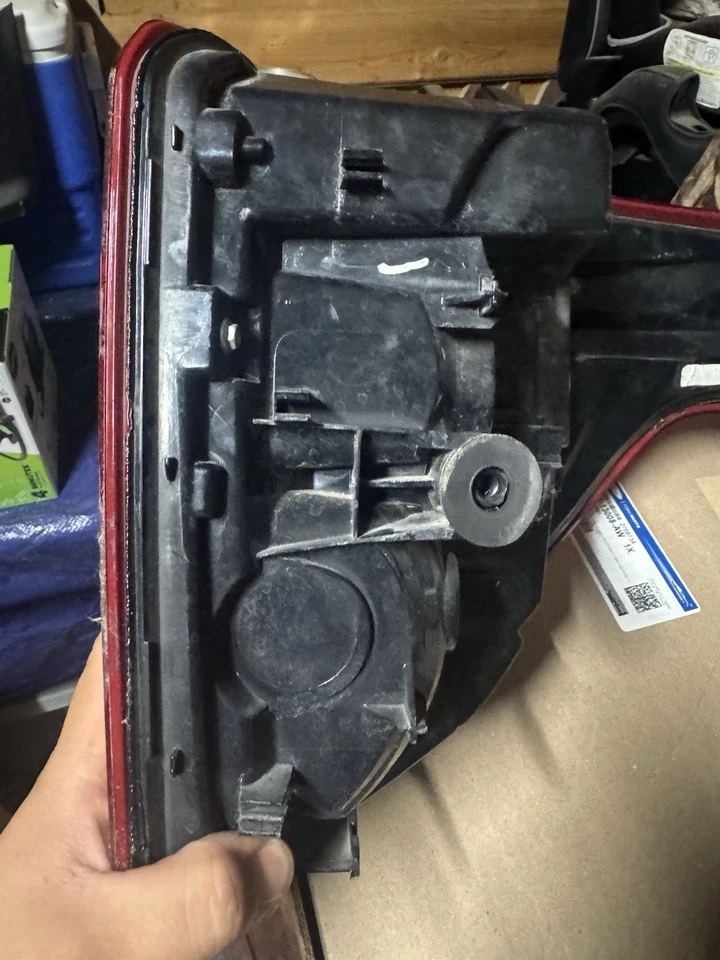 Luz trasera izquierda halógena Ford Explorer 2020-2024 con anillo LED Plug And Play Foto 2 de 4