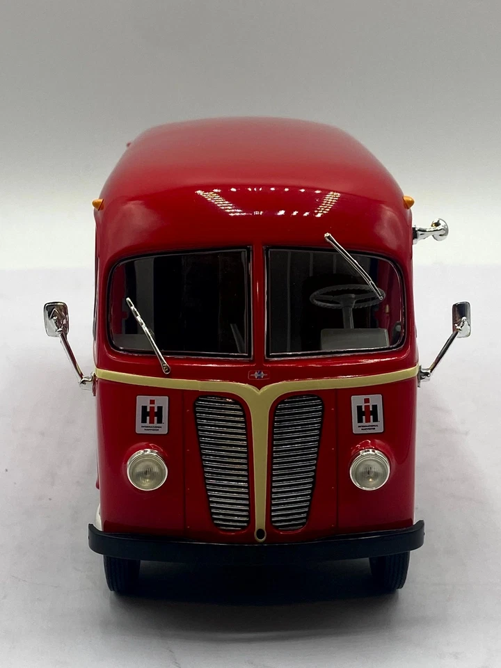 Литой фургон метро First Gear International Harvester McCormick Farmall 1:25 - Изображение 2 из 4