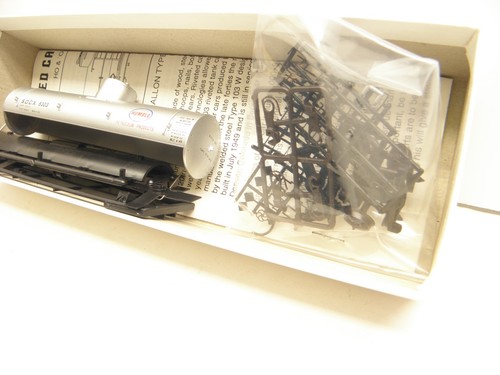 RED CABOSSE 10,000 -GAL TANK CAR - "HUMBLE" SOCX #5303 -HO SCALE KIT - Picture 4 of 5