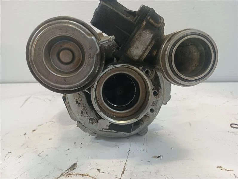 涡轮增压充电器 8 气缸 xDrive50i 4.4L 升 2012 年宝马 750Li (10969004 — 第 2/4 张图片