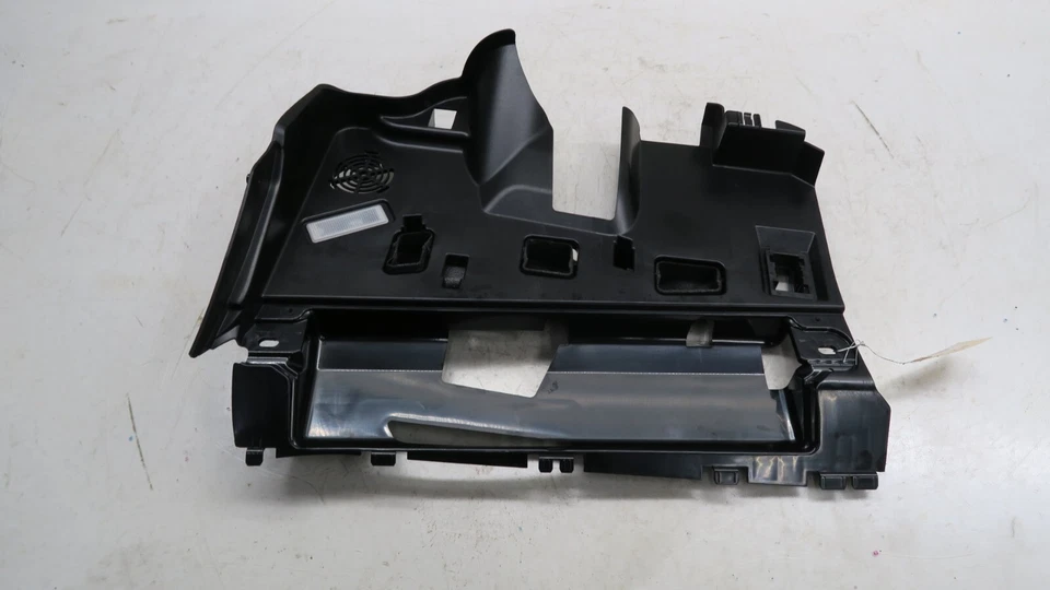BMW M6 F12 2013-2018 OEM Cubierta del panel de embellecimiento inferior delantero izquierdo 108229-10 Foto 3 de 4