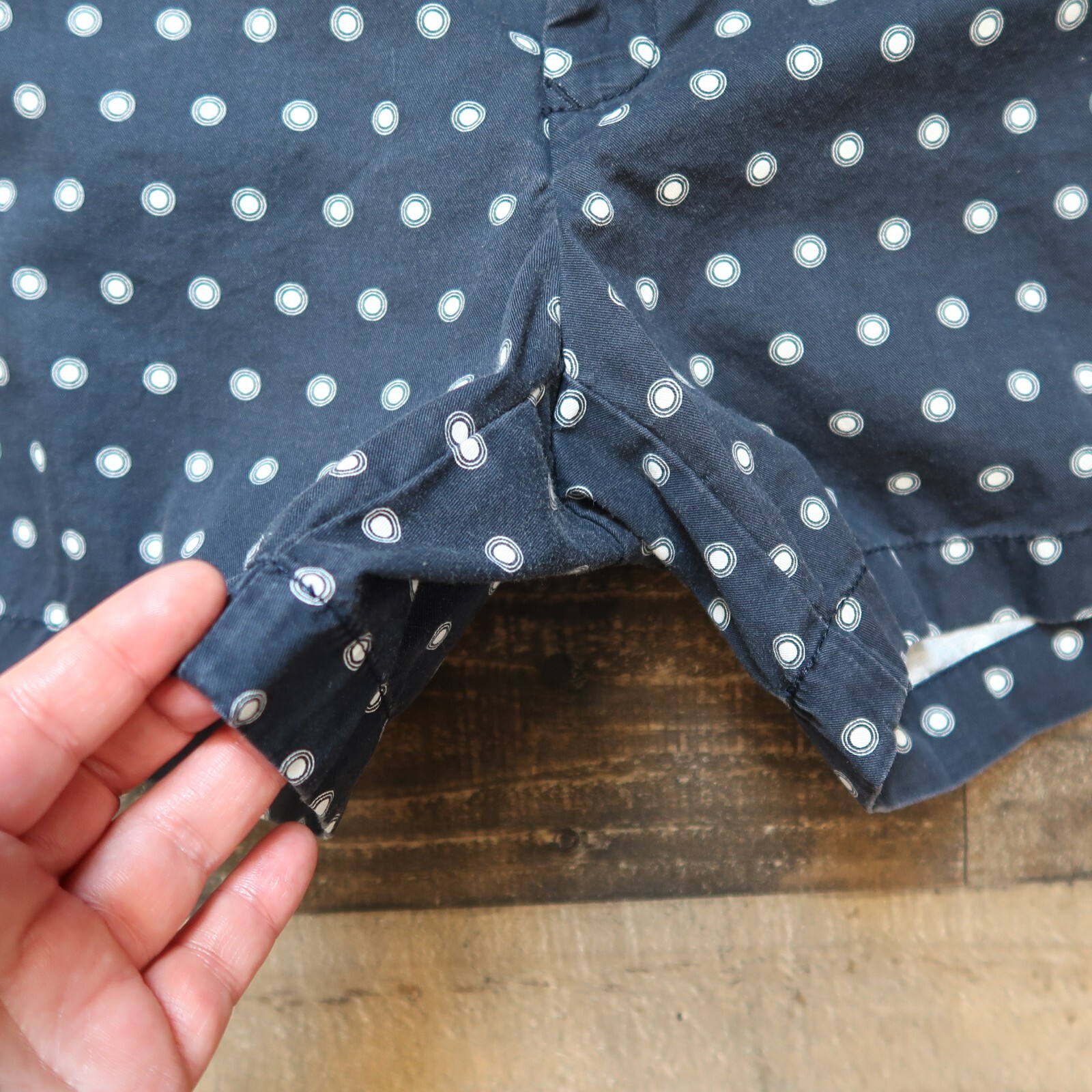 Tommy Hilfiger Womans Size 4 Dark Blue & White Polka Dot Shorts Circle image 3