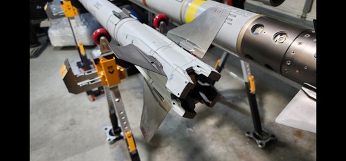 AIM-9X Sidewinder Missile Full Scale Inert Replica Model - Picture 3 of 21