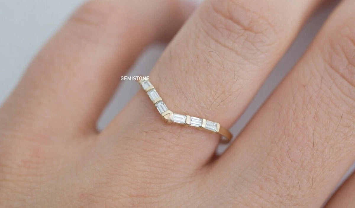 Curved baguette wedding online band