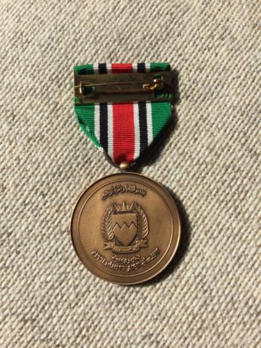 1991 Kingdom of Bahrain Liberation of Kuwait Medal Badge Desert Storm Gulf War - Picture 3 of 3