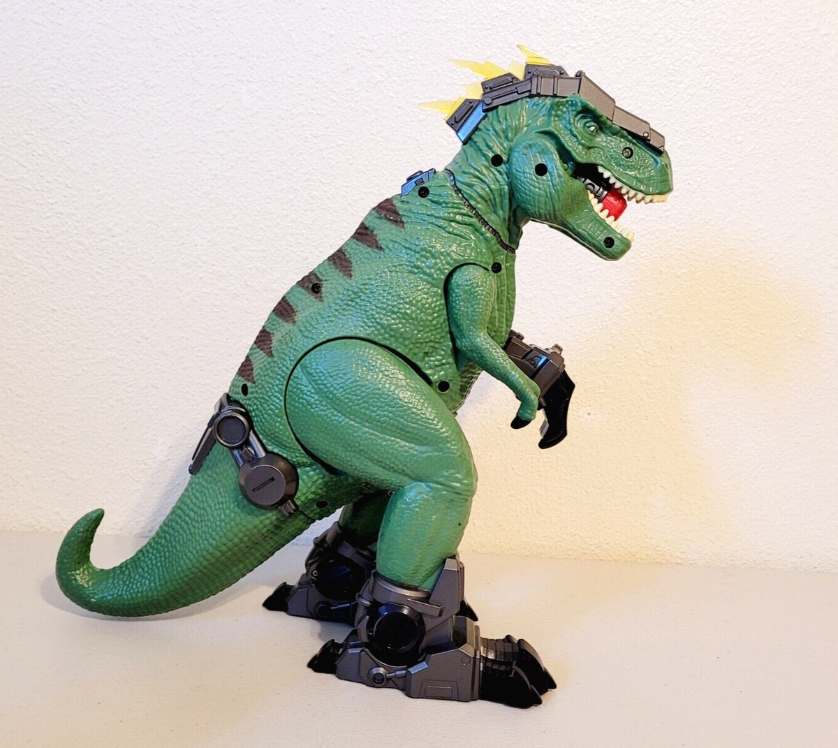 T-REX ToneBug Booster(箱・説明書付き) color-changing LED remote control t-rex dinosaur | Five Below