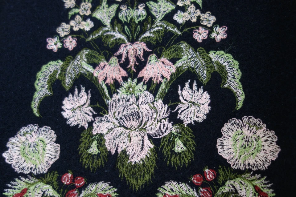 Oasis Black Floral Embroidered Jumper Size XL vgc - Image 3 of 4