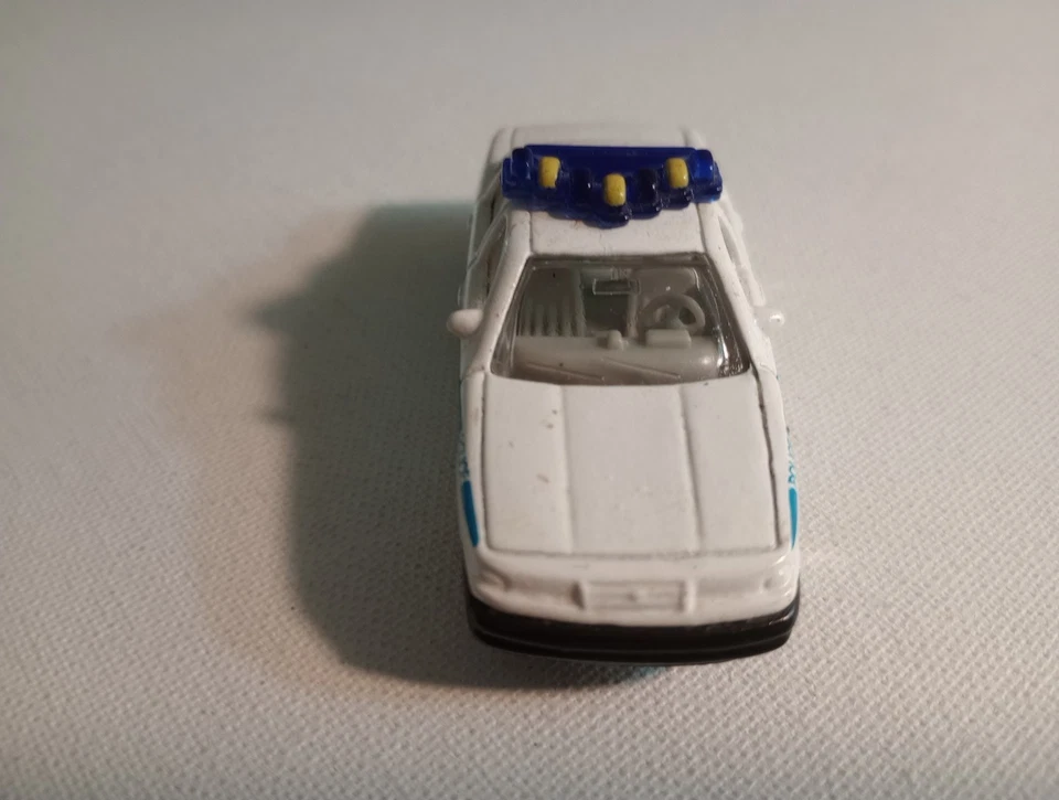 Golden Wheels 1998 Crown Victoria NYPD Police Car White/Blue Chrome Wheels  - Image 3 of 4