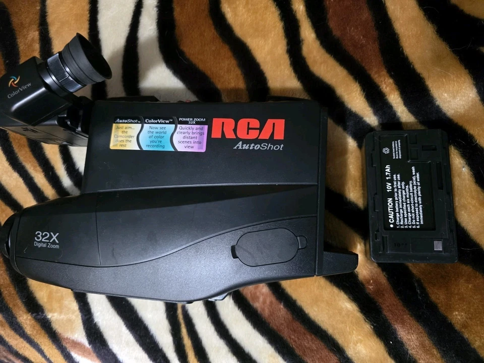 RCA AutoShot VHS Recorder 32x Zoom (Great Condition) - Image 2 of 3