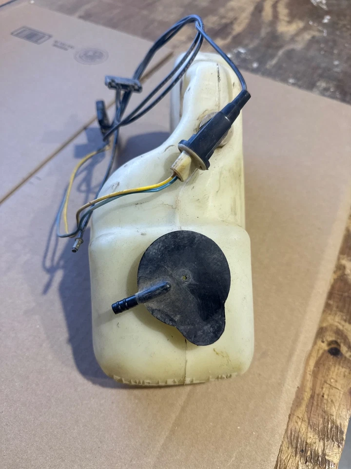 Oldsmobile 98 1973 tanque de depósito de lavadora 1971-1976 GM Foto 2 de 4