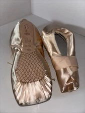 New Bloch Ballet pointe shoes Balance Lisse Size 6.5 4X W/ Elastics Sewn In Pink