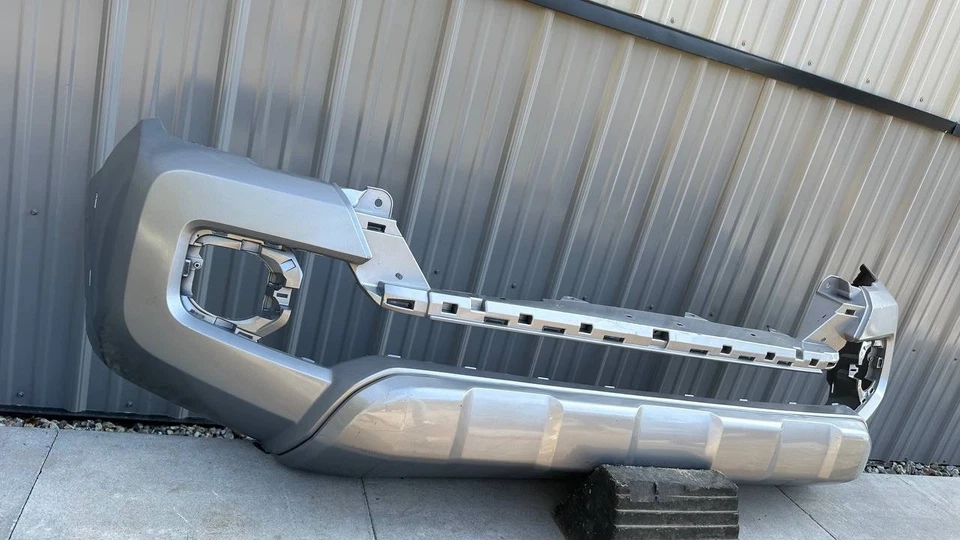 ‼️ NO SHIPPING ‼️ SILVER TOYOTA TACOMA FRONT BUMPER 2016 - 2023 - Image 3 of 4