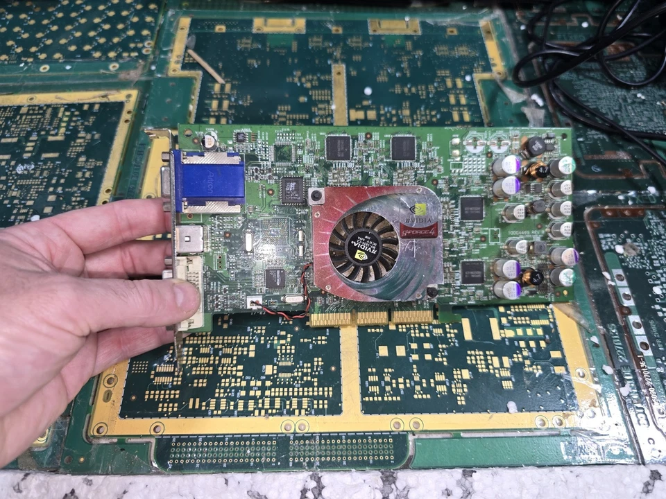 Nvidia DEFECTIVE DONOR GeForce 4 4600 128mb Agp Graphics P83 V8460 Ultra-PARTS - Image 3 of 4