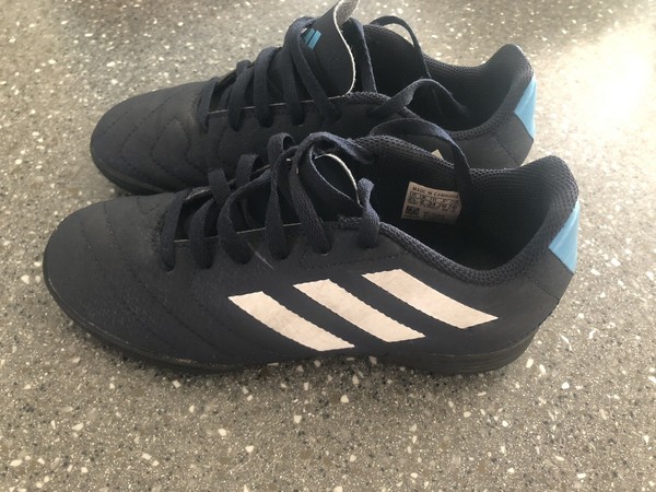 astroturf boots size 2