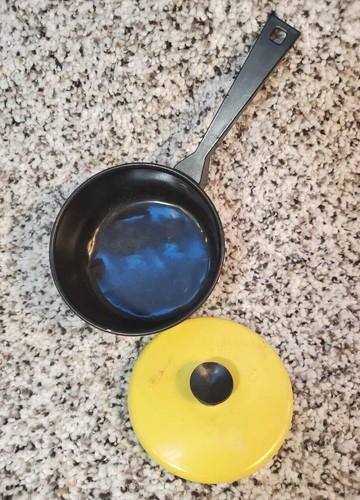 Kids Play Kitchen Pots Pans Kettles Set Mushroom Yellow 9 Piece Vintage - Foto 8 di 14