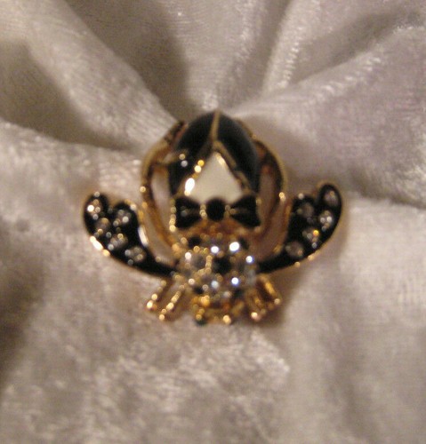 Joan Rivers "Bridegroom" Black/White Enamel Bee Pin MIB - Picture 3 of 7