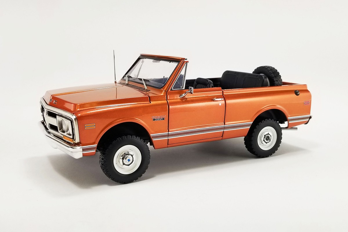 ACME 社　1/18 1970 GMCジミー - スラムドカスタム 1970 GMC Jimmy - Slammed Custom Diecast 1:18 Scale Model