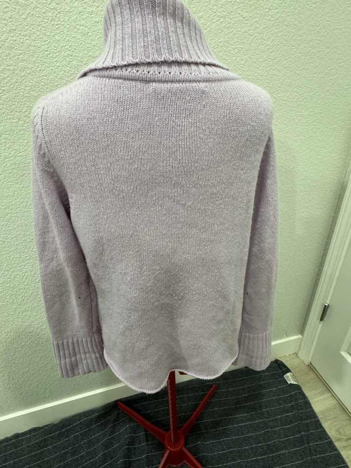 Suéter Fifth Avenue Púrpura Claro Cuello Alto 100% 2 Capas Cachemira Talla Mediana Foto 2 de 4