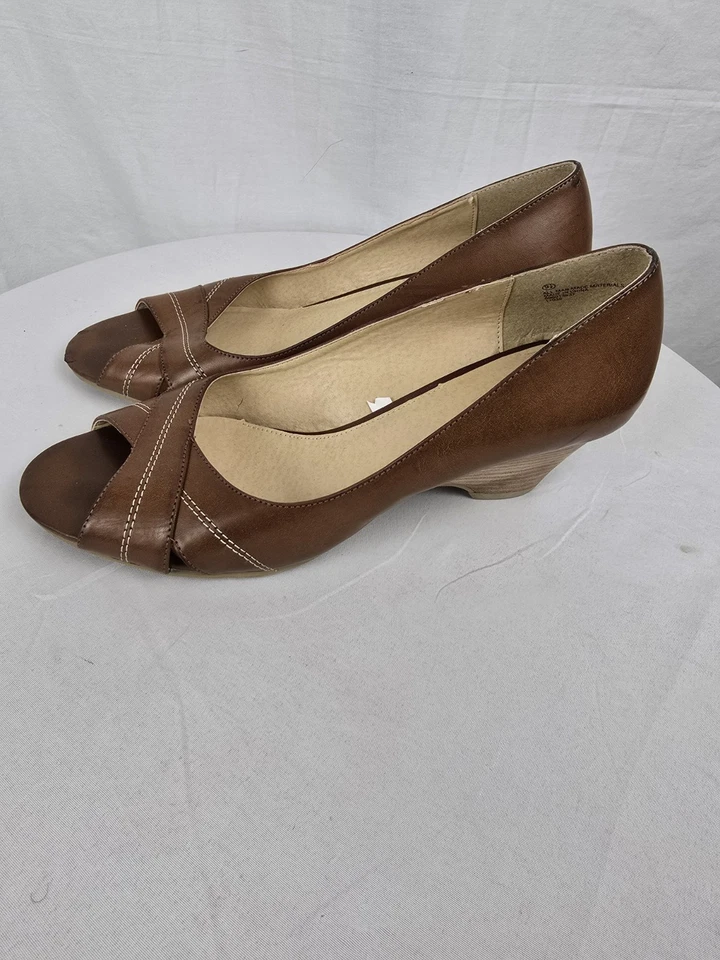 Anilhas peep-toe de couro sintético marrom Merona tamanho 9,5 - Imagem 2 de 4