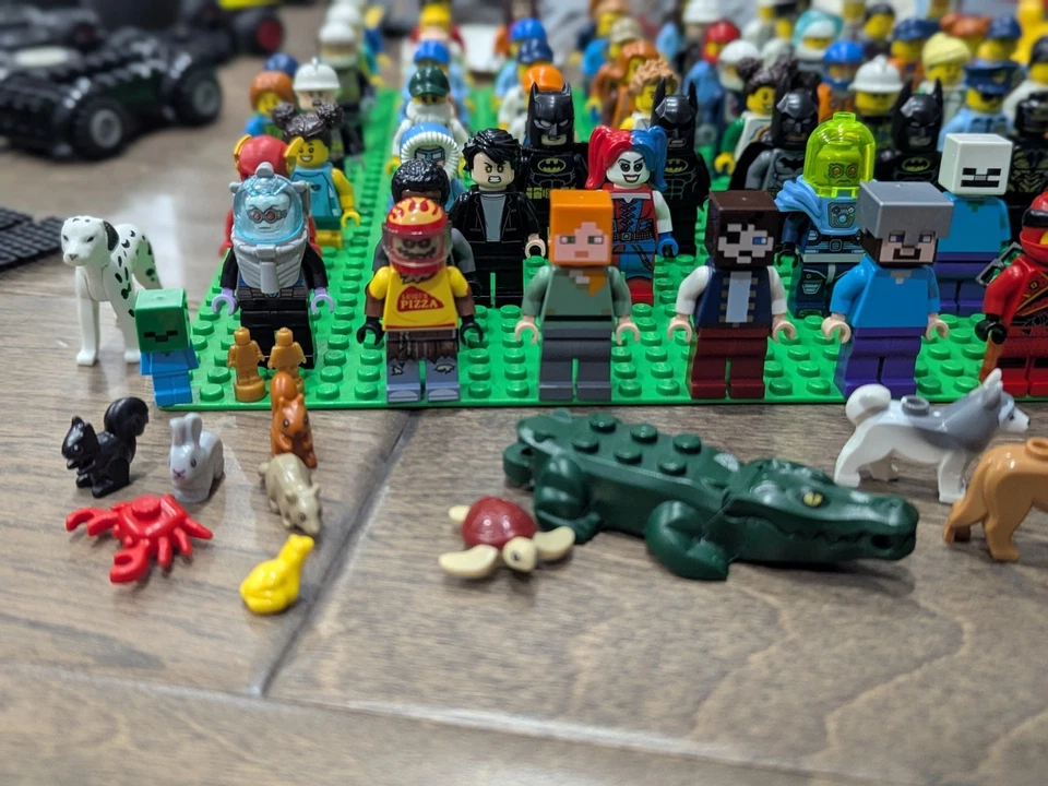 HUGE LEGO Bricks & Minifigure Lot 30+ Lbs 110 Minifigs DC, Minecraft, City, Etc - Image 3 of 4