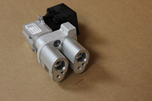 Original Audi E-Tron 4KE Expansion Valve Air Conditioning Valve 4M0816682E - Picture 2 of 3
