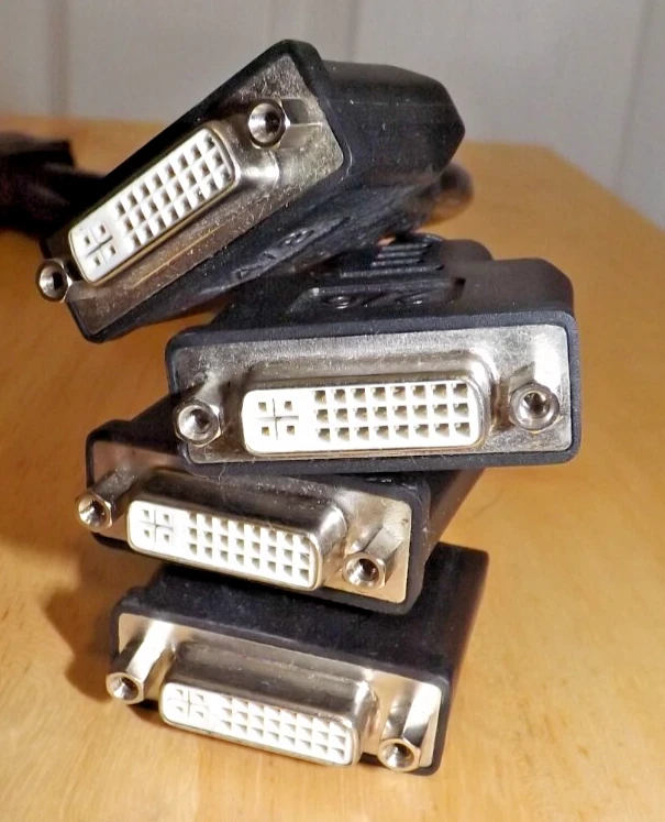 4x DVI (✔️8 Monitor✔️) Video Cable Outputs are numbered: 1/5, 2/6, 3/7, and 4/8 - Image 3 of 4