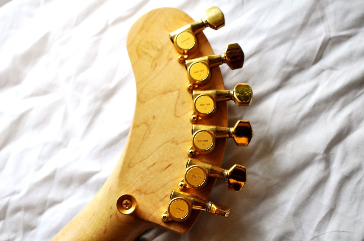 Fernandes ZO-3C ZO3 Custom NOMAD RED Built-in Amp travel guitar | eBay