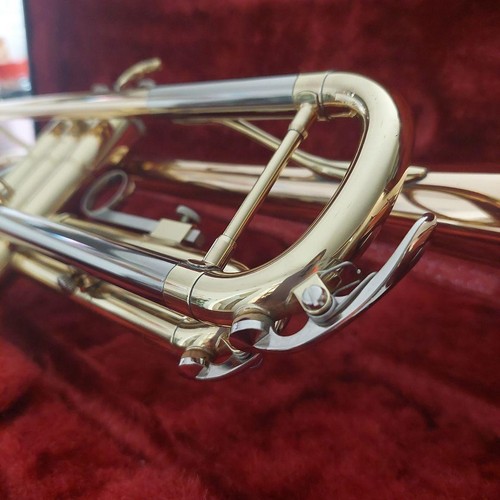 YAMAHA YTR-3325 Trumpet Gold Red Brass Bell Well-maintained Used with Hard Case - Picture 12 of 17