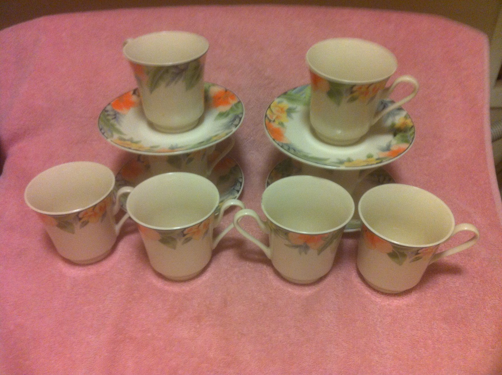(8) GIBSON TROPICANA CUPS & 4) SAUCERS--orange & YELLOW FLORAL--FREE SHIP-VGC (8) GIBSON TROPICANA CUPS & 4) SAUCERS--orange & YELLOW FLORAL--FREE SHIP-VGC