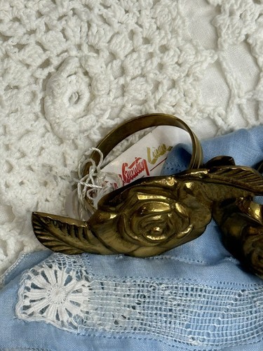 Pair of Brass Rose Napkin Rings NEW with Tags from Country Linen - Picture 3 of 7