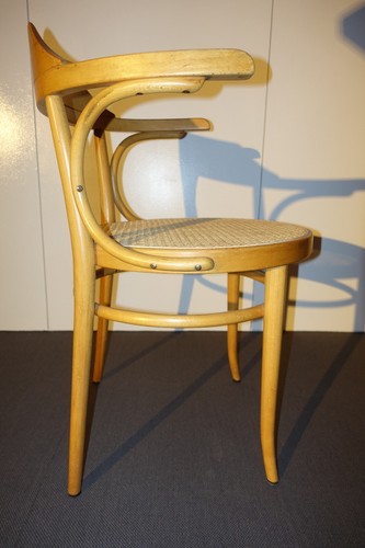 Thonet Stuhl Armlehnenstuhl Typ 233 Bugholzstuhl Vierfußgestell aus Bugholz. - Bild 10 von 17