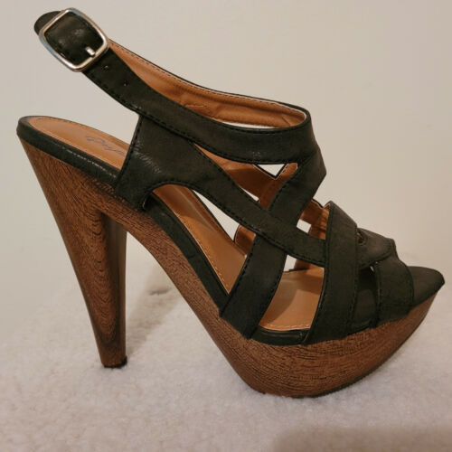 New Qupid high heels Sandal's size 6 black Dress up or down Great Shoe