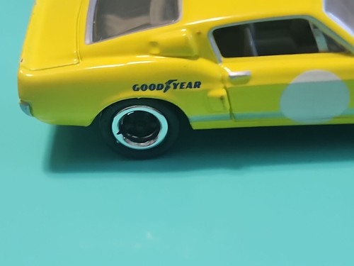 Johnny Lightning 1:64 Ford Diecast Car 1968 Shelby GT-500 Yellow Limited Edition - Picture 5 of 12