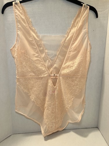 Vince Camuto Women's Ballet Pink Sleeveless V-Neck Lace Liza Bodysuit Size Large - Picture 4 of 12