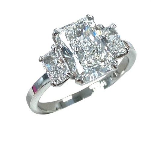 Bague de fiançailles 3 pierres 2,01 ct E-VVS2 IGI taille rayonnante diamant cultivé en laboratoire or 14 carats - Photo 7 sur 7