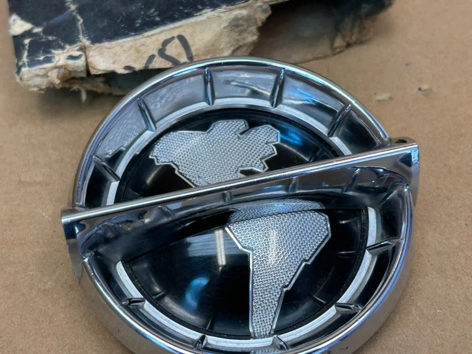 Oldsmobile 88 98 1955-56 volante bocina botón ¡Nuevo de Lote Antiguo!! Foto 3 de 4