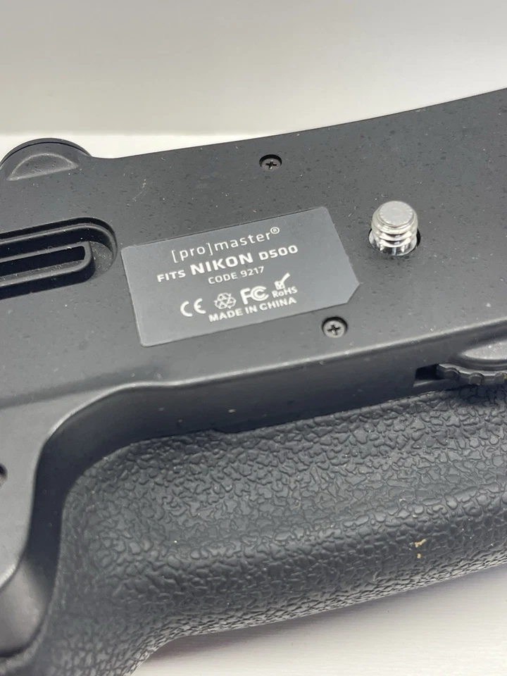 Empuñadura eléctrica Promaster 9217 - D500 para cámara Nikon D500 DSLR Foto 4 de 4