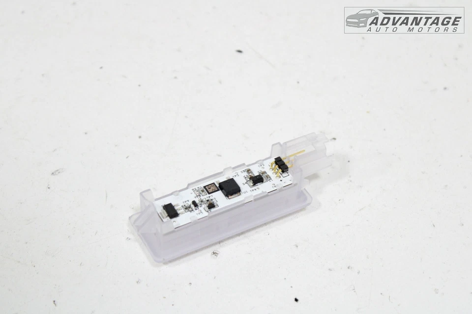 Lincoln Nautilus 2019-2023 maletero cuarto panel cortesía luz lámpara OEM Foto 3 de 4