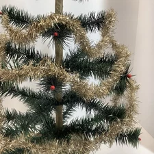 ANTIQUE VTG FEATHER TREE TINSEL GARLAND LIGHT GOLD 2 STRANDS 21’  7” TOTAL 75” W