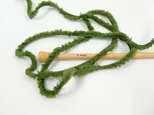 Jungle Green Panda Fuzzy Plush Yarn 67505 Ice Yarn 100 Gram 87 Yds Short Eyelash - Picture 3 of 5