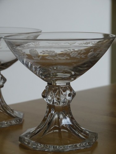 VAL ST LAMBERT 4 ANCIENNES PETITES COUPES APERITIF CRISTAL MODELE YALE gravé - Picture 2 of 11