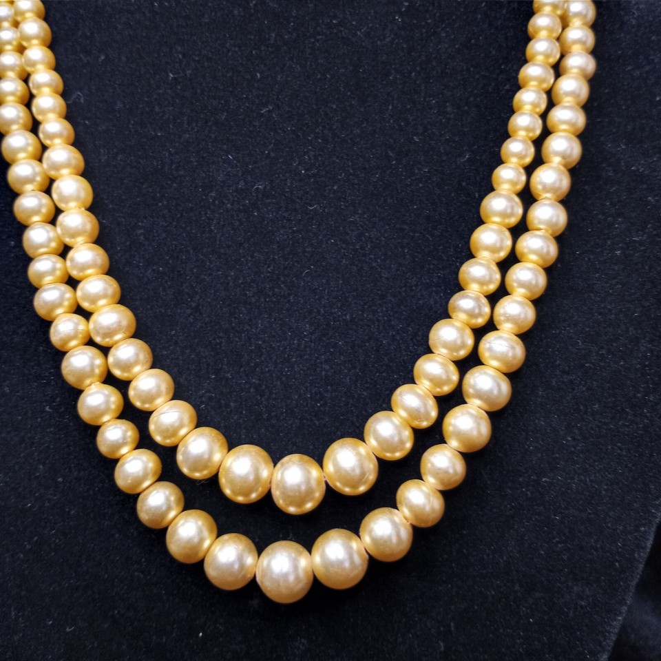Antique vintage Faux Pearl necklace jewellery In Clam Shell