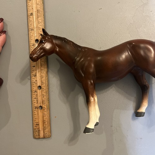 Keramik Kastanie Quarter Horse mit vier Strümpfen und Blaze - Bild 10 von 11