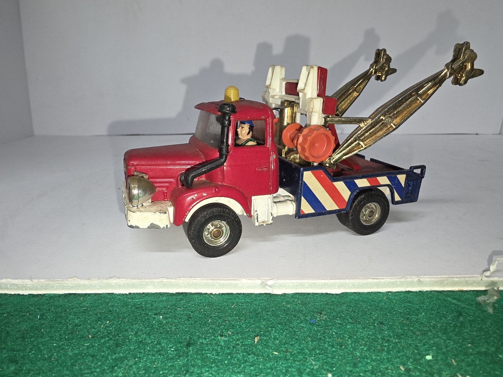 Picture 2 of 9