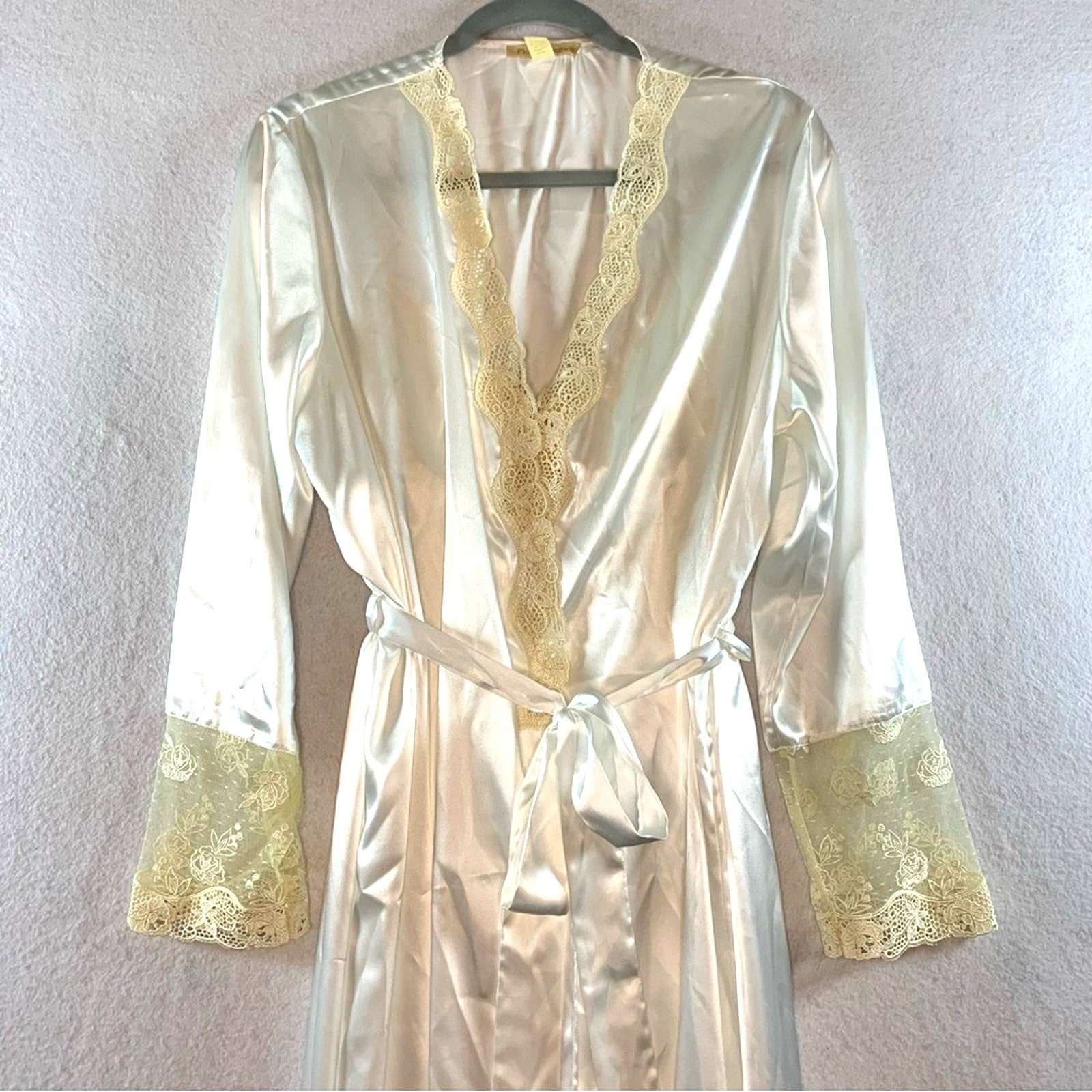 Flora Nikrooz Satin Lace Robe Chemise Slip 2pc Set Ivory Cream Bridal Lingerie  