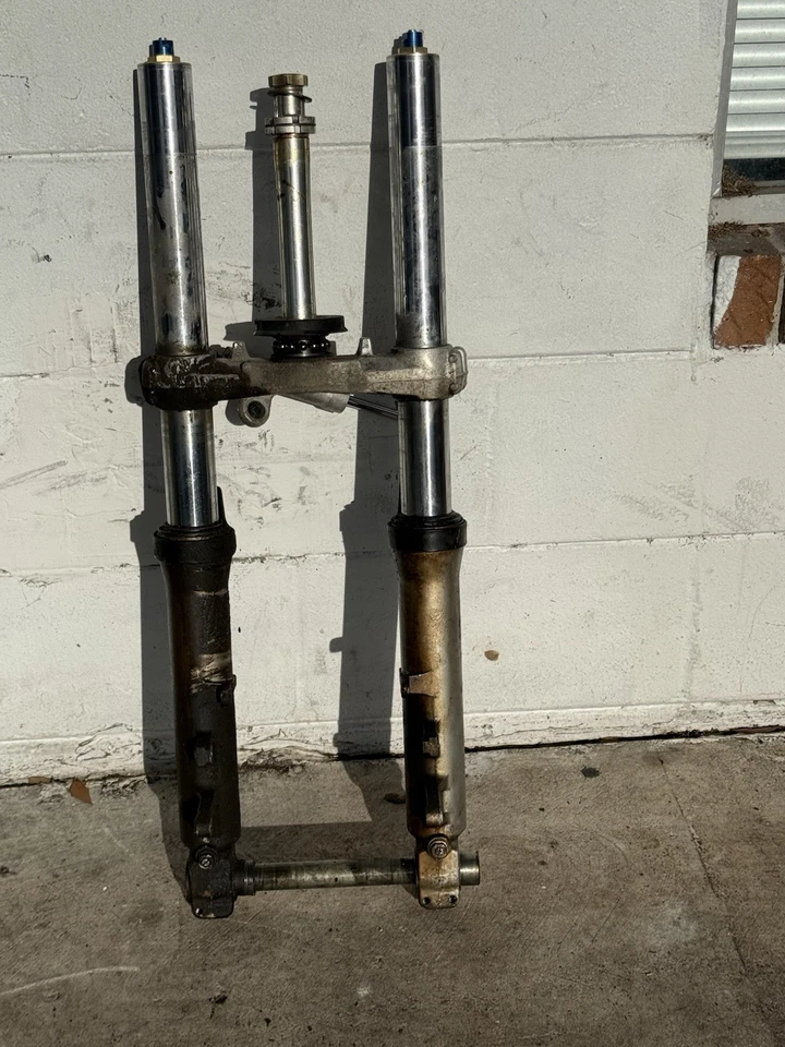 Suzuki GSXR 600 2001 OEM HORQUILLAS DELANTERAS COMPLETAS SUSPENSIÓN TRIPLE ÁRBOL Foto 2 de 4