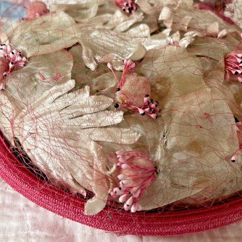VINTAGE Pink Straw Hat with Velvet and Silk Flowers/Leaf/Berries Size 22 - Picture 7 of 9