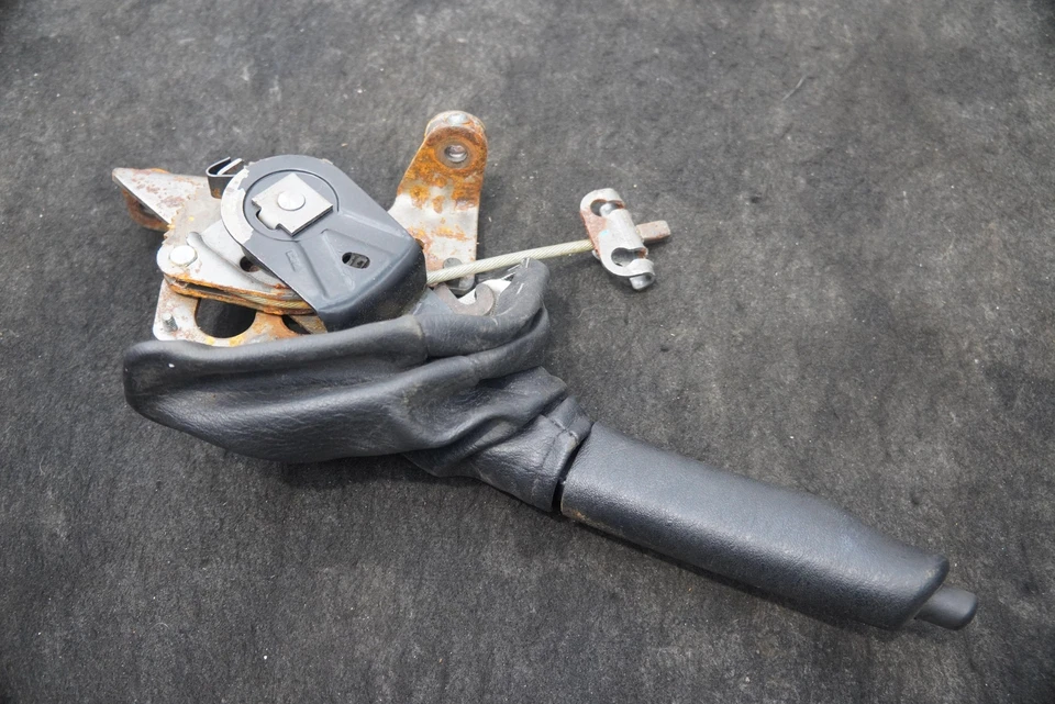 Palanca de manija de freno de estacionamiento de emergencia bota de cuero negro Plymouth Prowler 1997-02 Foto 2 de 4